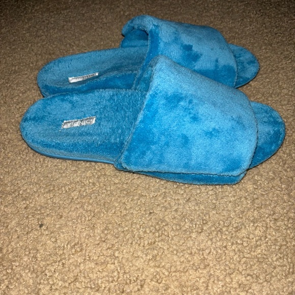 Vionic slippers size 9 - Picture 3 of 7